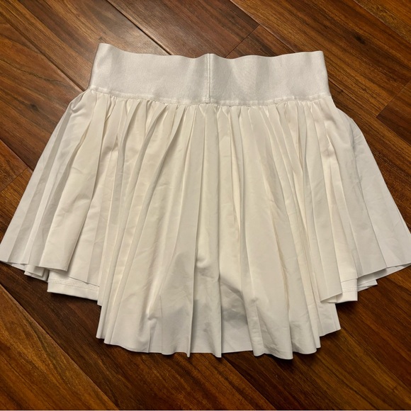 Nike white pleated athletic tennis skirt with attached shorts - Picture 2 of 4